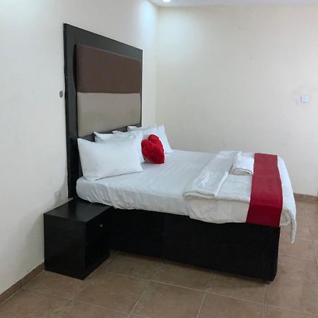 Senators Suites And Towers Hotel Omole Exteriör bild