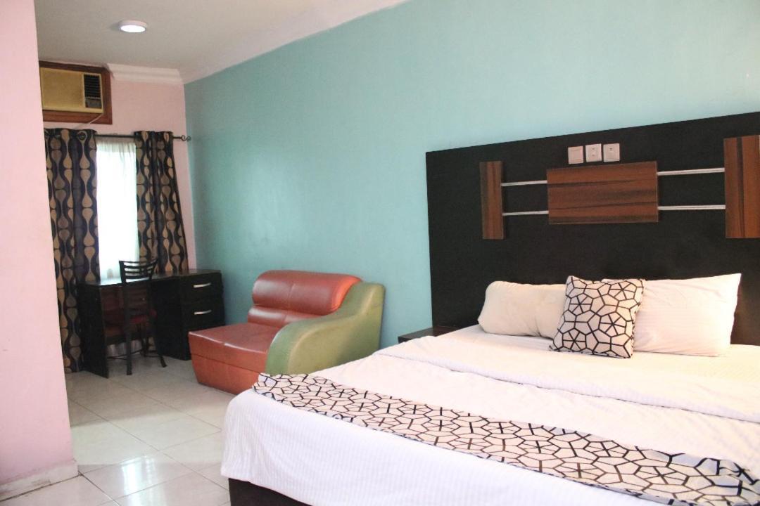 Senators Suites And Towers Hotel Omole Rum bild